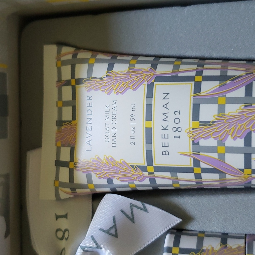 Beekman 1802 Lavender Goat Milk Gift Starter Body Care Kit - Picture 4 of 15